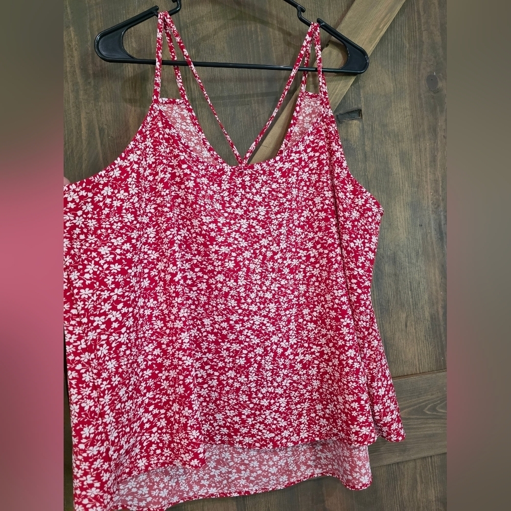 SHEIN Red Floral V-neck Camisole Top Size 2X - Picture 2 of 3